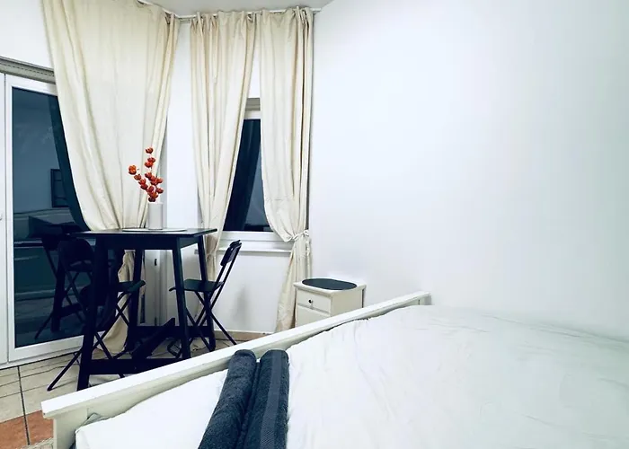 Elegant Garden With Free Wifi Sleeps 25 Відень