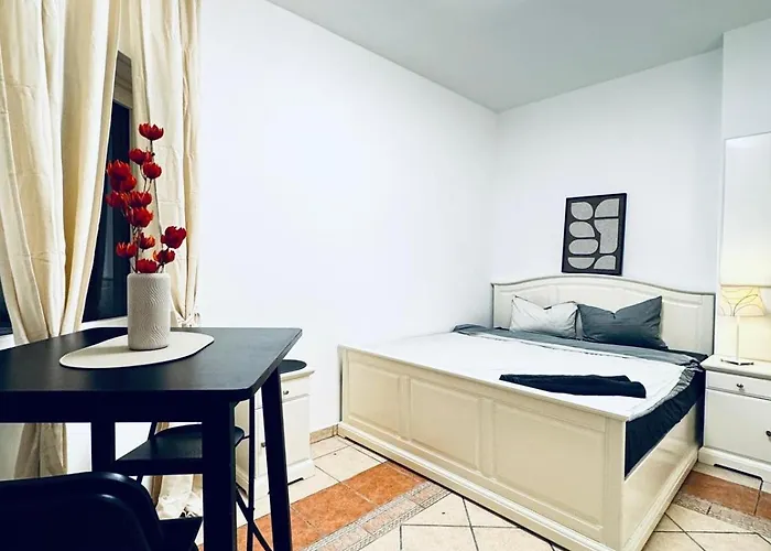 Elegant Garden With Free Wifi Sleeps 25 * Вена