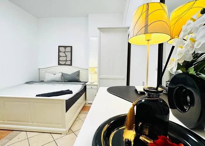 Elegant Garden With Free Wifi Sleeps 25 * Вена