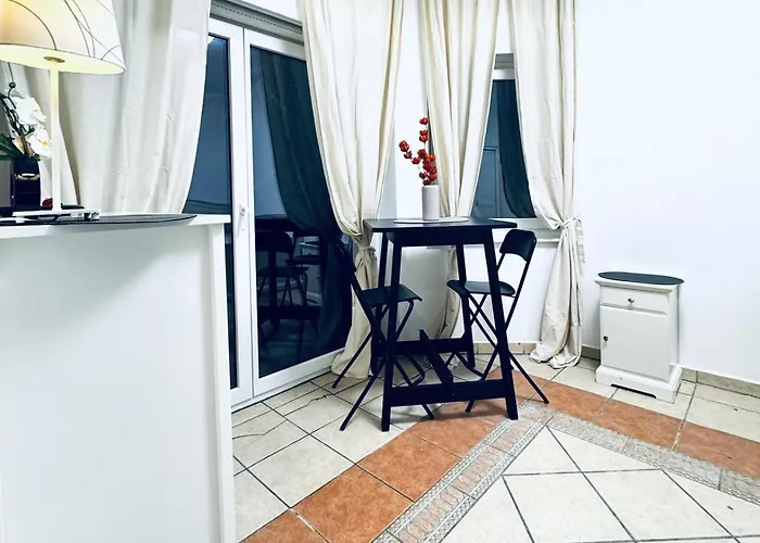Elegant Garden With Free Wifi Sleeps 25 Вілла Відень