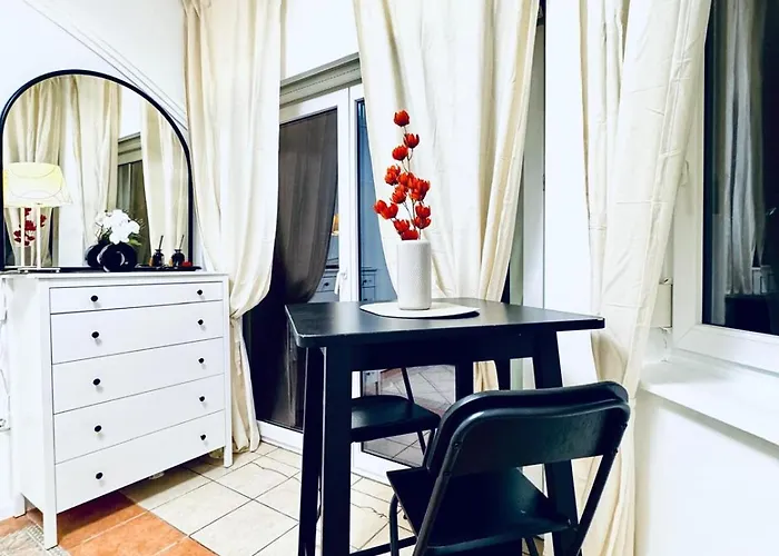 Elegant Garden With Free Wifi Sleeps 25 Вілла *