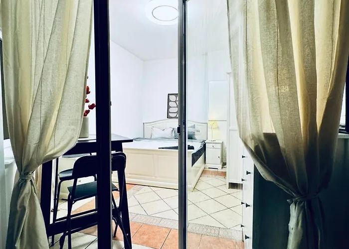 Elegant Garden With Free Wifi Sleeps 25 * Відень