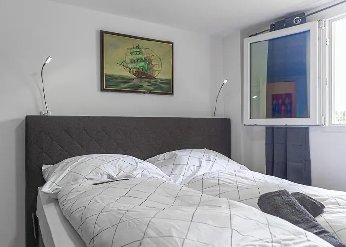 Elegant Garden With Free Wifi Sleeps 25 Вилла Вена