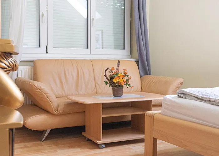 Elegant Garden With Free Wifi Sleeps 25 *