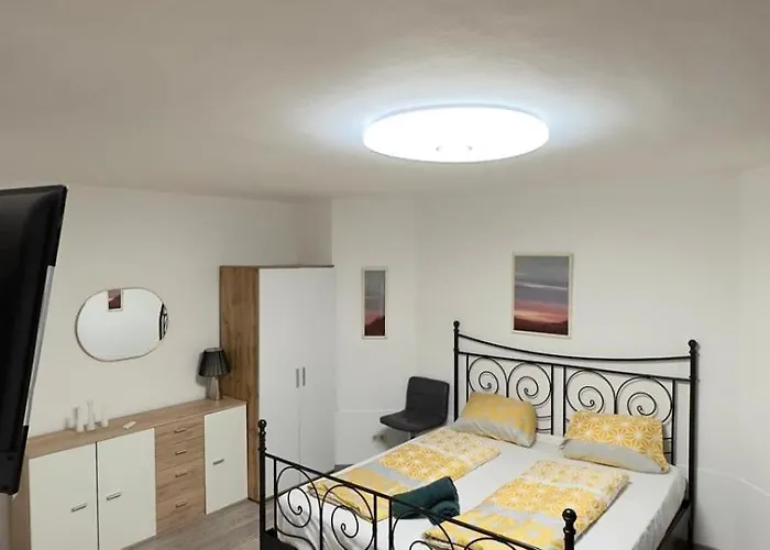 Elegant Garden With Free Wifi Sleeps 25 Вілла Відень