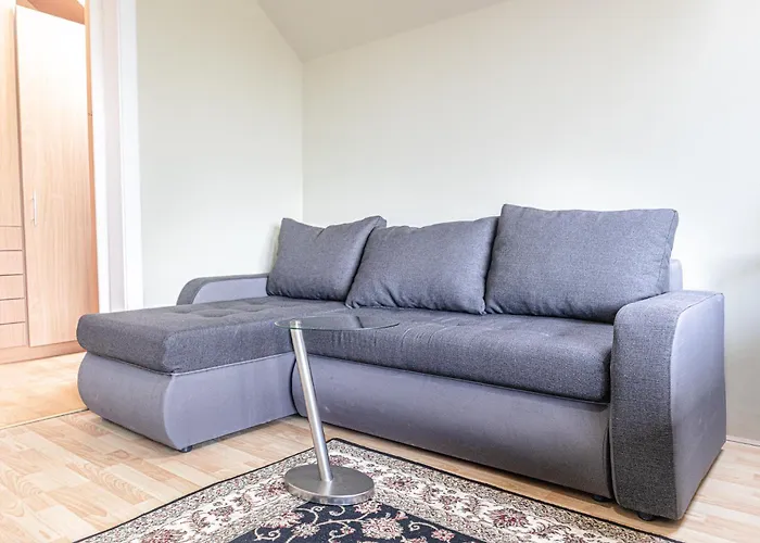 Вилла Elegant Garden With Free Wifi Sleeps 25 Вена