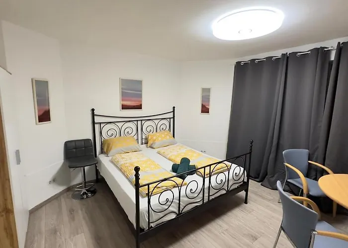 Elegant Garden With Free Wifi Sleeps 25