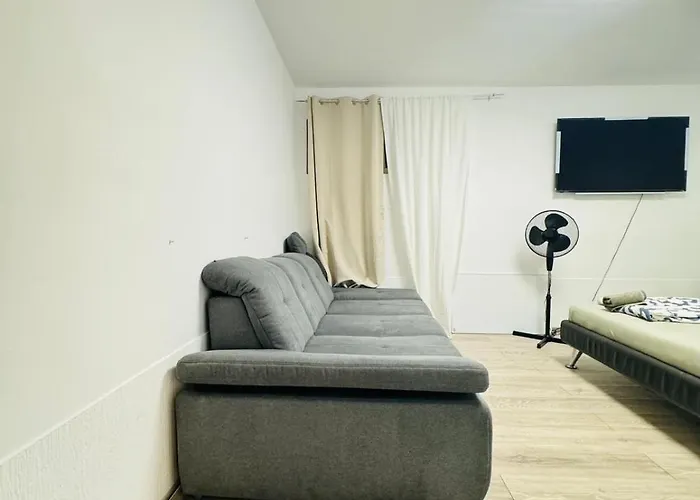 Elegant Garden With Free Wifi Sleeps 25 Відень