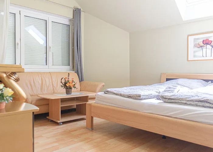Villa Elegant Garden With Free Wifi Sleeps 25 *