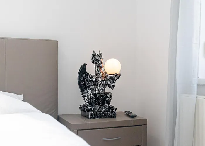 Elegant Garden With Free Wifi Sleeps 25 Вілла Відень