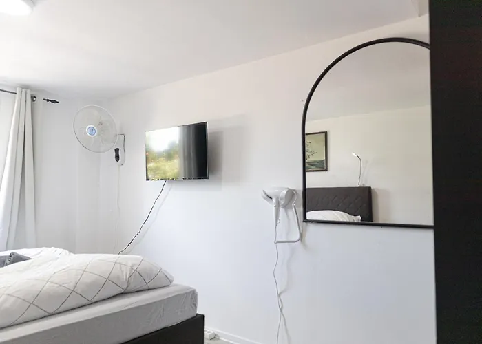 Elegant Garden With Free Wifi Sleeps 25 * Відень