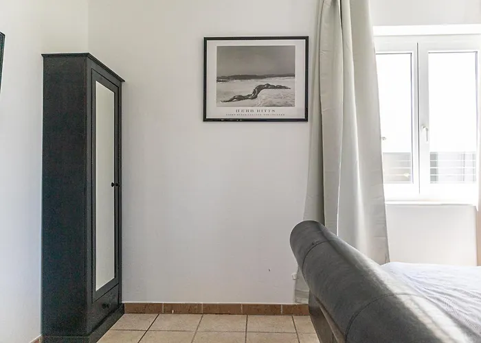 Elegant Garden With Free Wifi Sleeps 25 Вілла