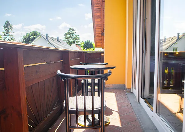 Elegant Garden With Free Wifi Sleeps 25 * Vienne