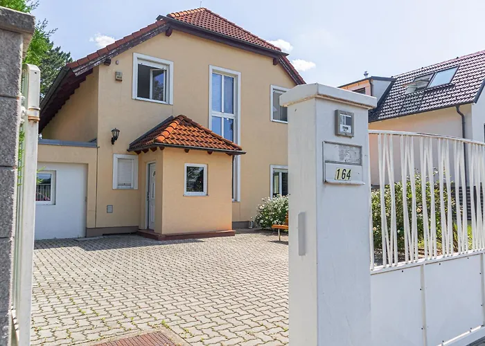 Elegant Garden With Free Wifi Sleeps 25 Вілла *