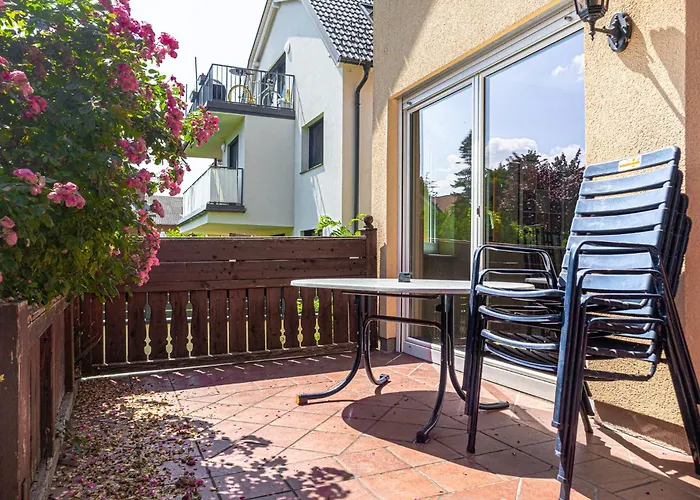 Elegant Garden With Free Wifi Sleeps 25 Вілла Відень